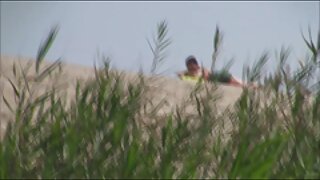 彼女は彼女を彼女の大きなお尻に入れます 女性 に 優しい アダルト ビデオ