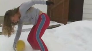 白いベッドで立ち往生 女性 エッチ 動画